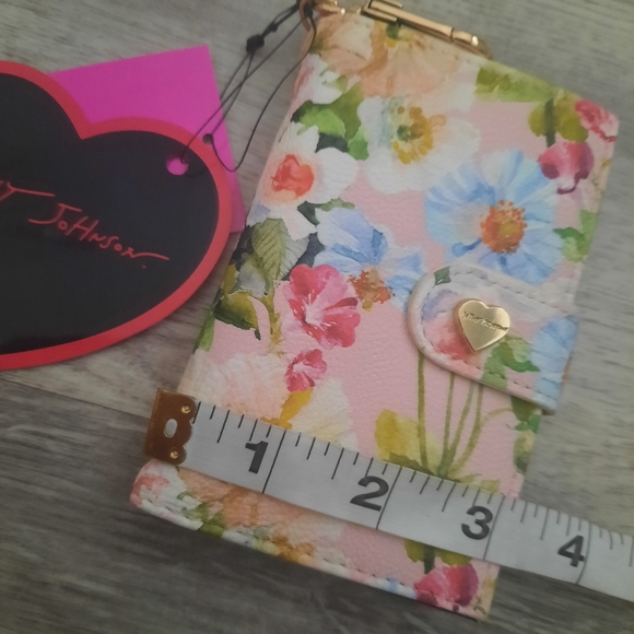 Betsey Johnson Keychain Wallet - Picture 4 of 7